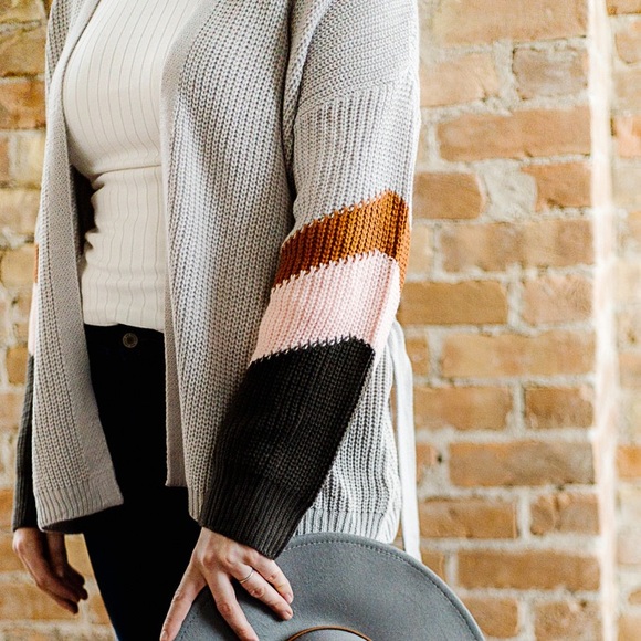 Gray long sleeve knit cardigan with matching belt - Picture 2 of 3